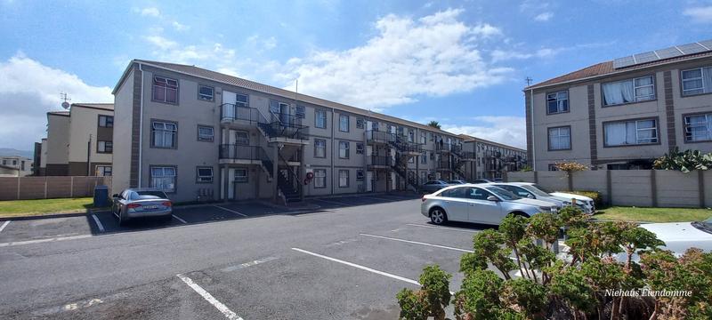 To Let 2 Bedroom Property for Rent in Guldenland Western Cape